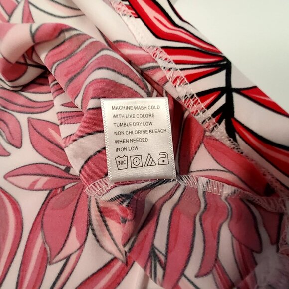 Sleeveless Red & White Summer Leaves Golf Top By Tail With UPF 50 Protection  S - Picture 10 of 10